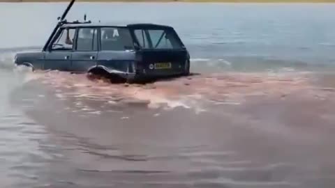 Funny people, crazy cool 4x4 goes through the deepest water too deep for the driver