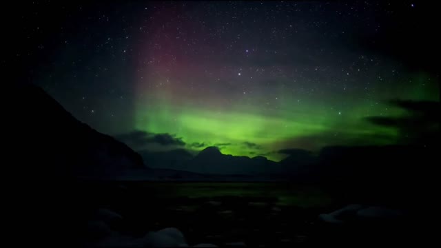 Aurora Borealis in 4K UHD Northern Lights Relaxation Alaska Real-Time Video 15 MIN VOL 2