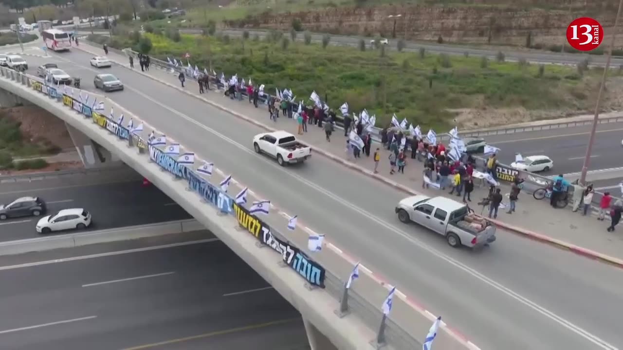 Tens of thousands of Israelis protest against Netanyahu's judiciary plan