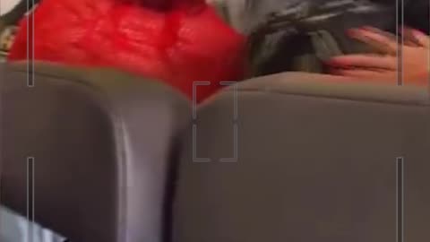 Airplane Karen causes a scene, DESPERATE to get off plane