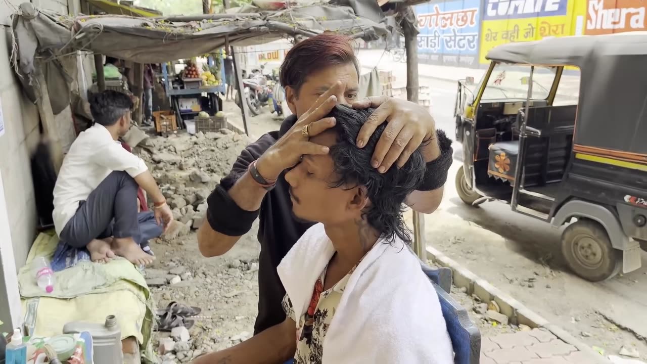 Master Cracker having Street Barber Head Massage _ Indian Massage