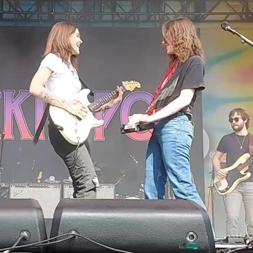 Rebecca & Megan Lovell (Larkin Poe) - LIVE @ 420Fest (Short 3)