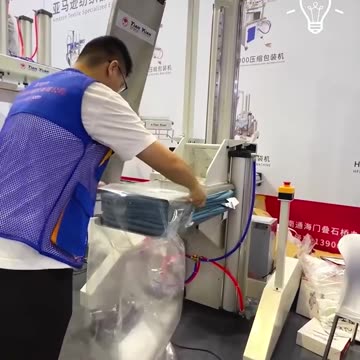 Packaging fluffy pillows looks like this!.hd