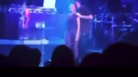 Drake kissing teen