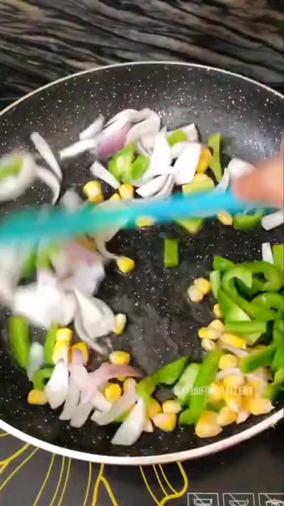 Creamy macaroni and cheese why did these viral?? 🤔🤔