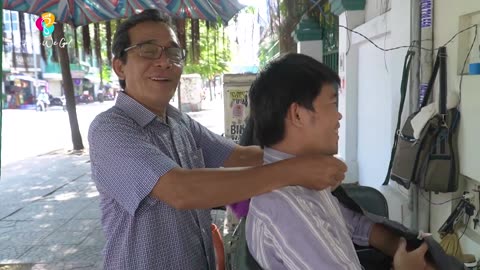 Vietnam street barber - Haircut - Shave - Ear cleaning only 2$ in VietNam