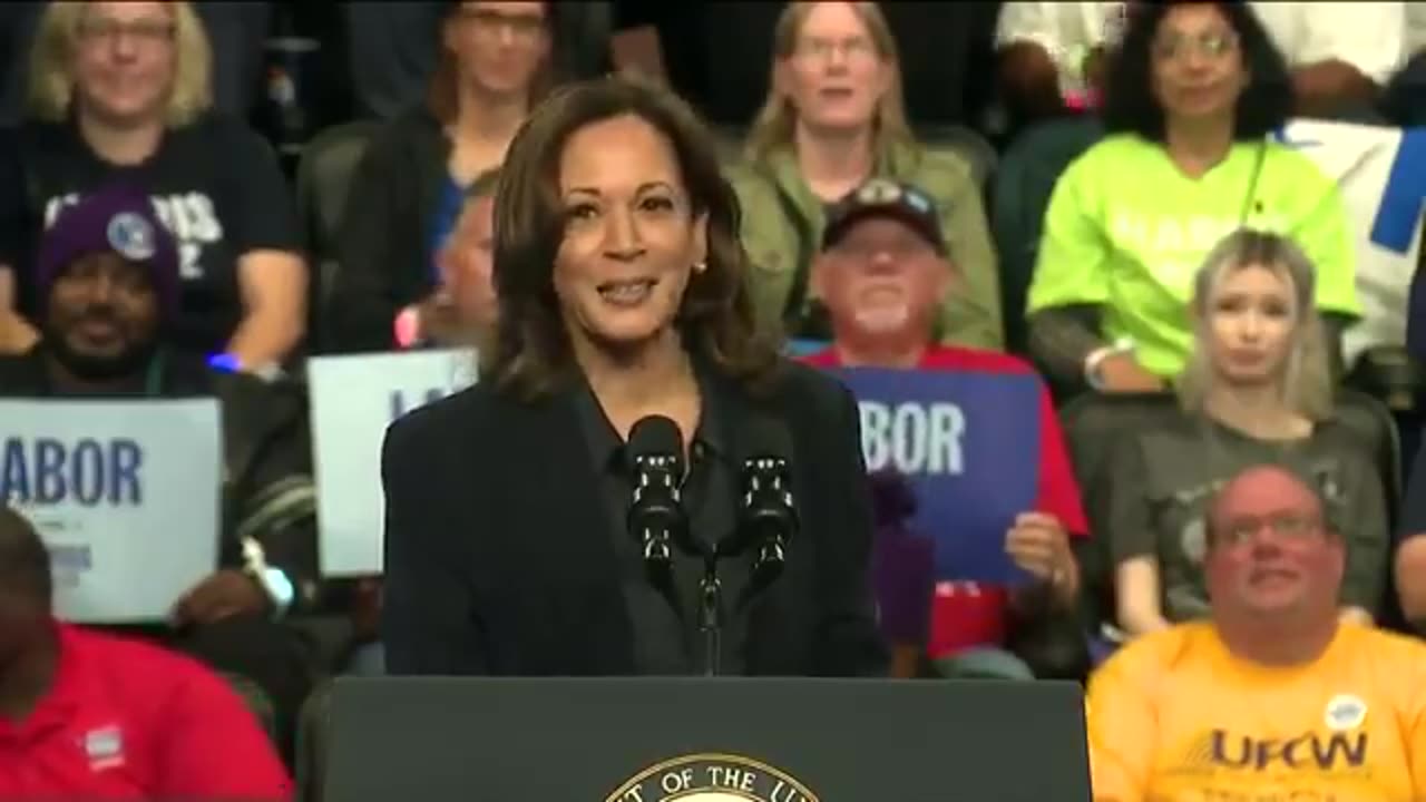 Brutal Moment Kamala Harris’ Teleprompter Stops Working and She Tries to Talk on Her Own