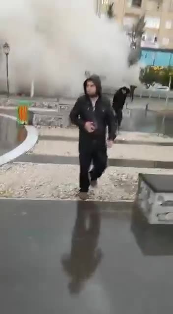 Another fall of a house was captured in the city of Sanlıurf.