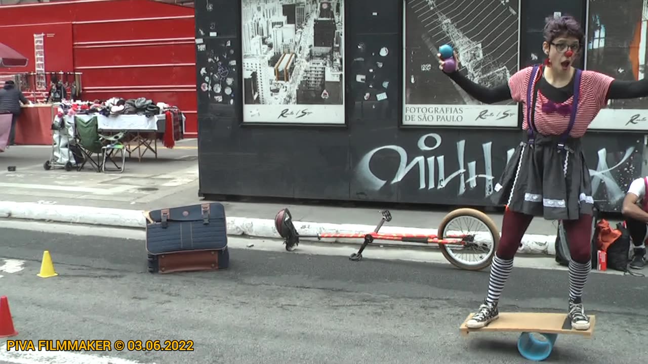ARTISTA DE RUA ESBOÇO COLORIDO