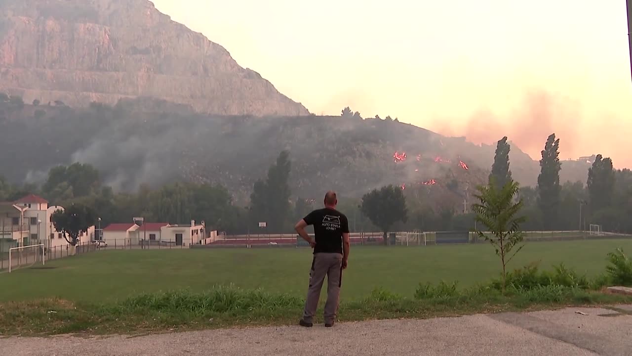 Firefighters tame wildfire near Croatian tourist destination