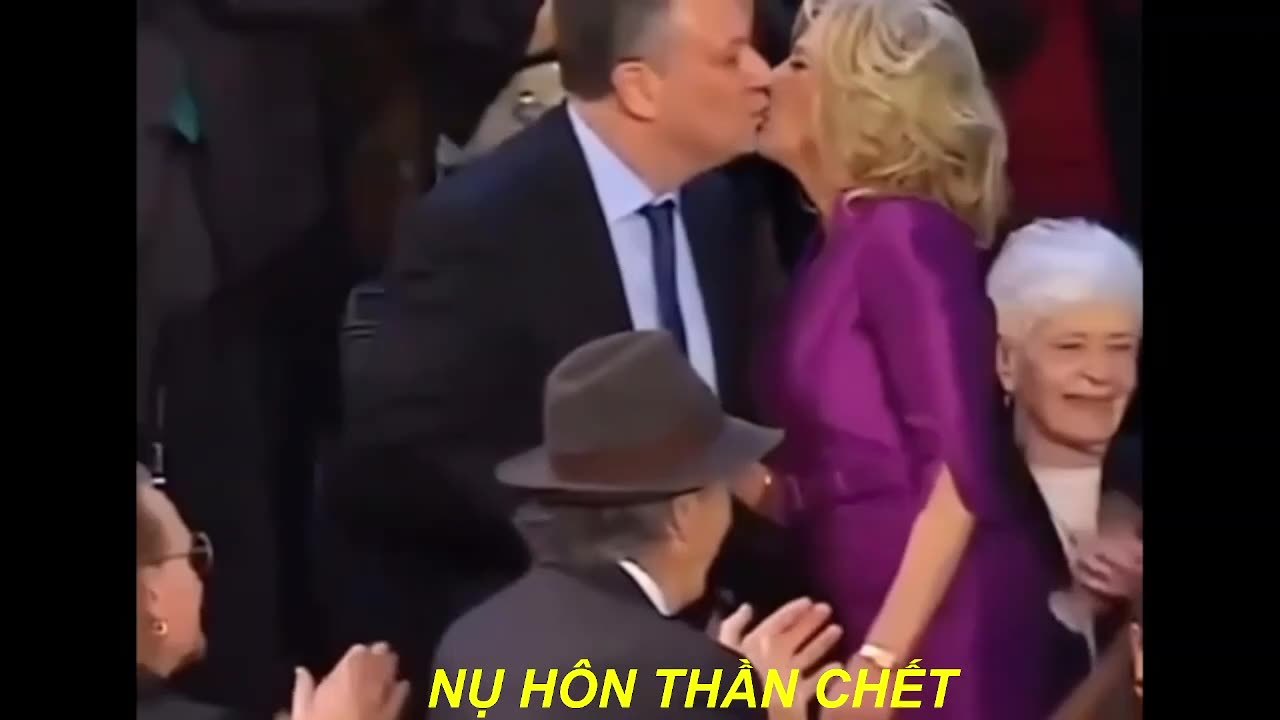 NỤ HÔN THẦN CHẾT