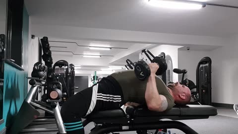 Flat dumbbell press 5th Feb 2023