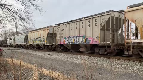 Victory Train? Long CSX mixed freight Train