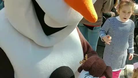 Build a snowman game with Olaf at a birthday party in Houston Tx with new friends