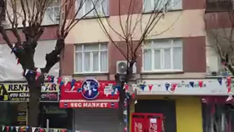 Houses continue to collapse after the earthquake in Turkey
