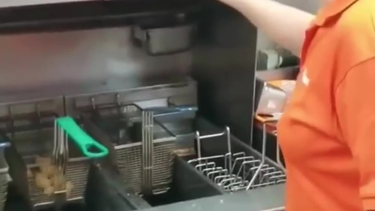 Rat Jumps in Deep Fryer at McDonald's?