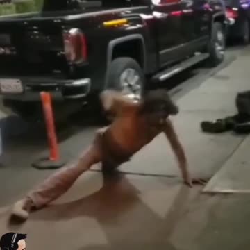 Man refs his own savage brutal fight