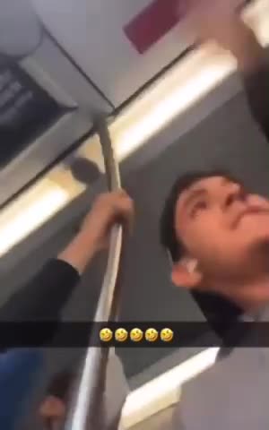 Moroccan migrants harass passengers and film "for fun".