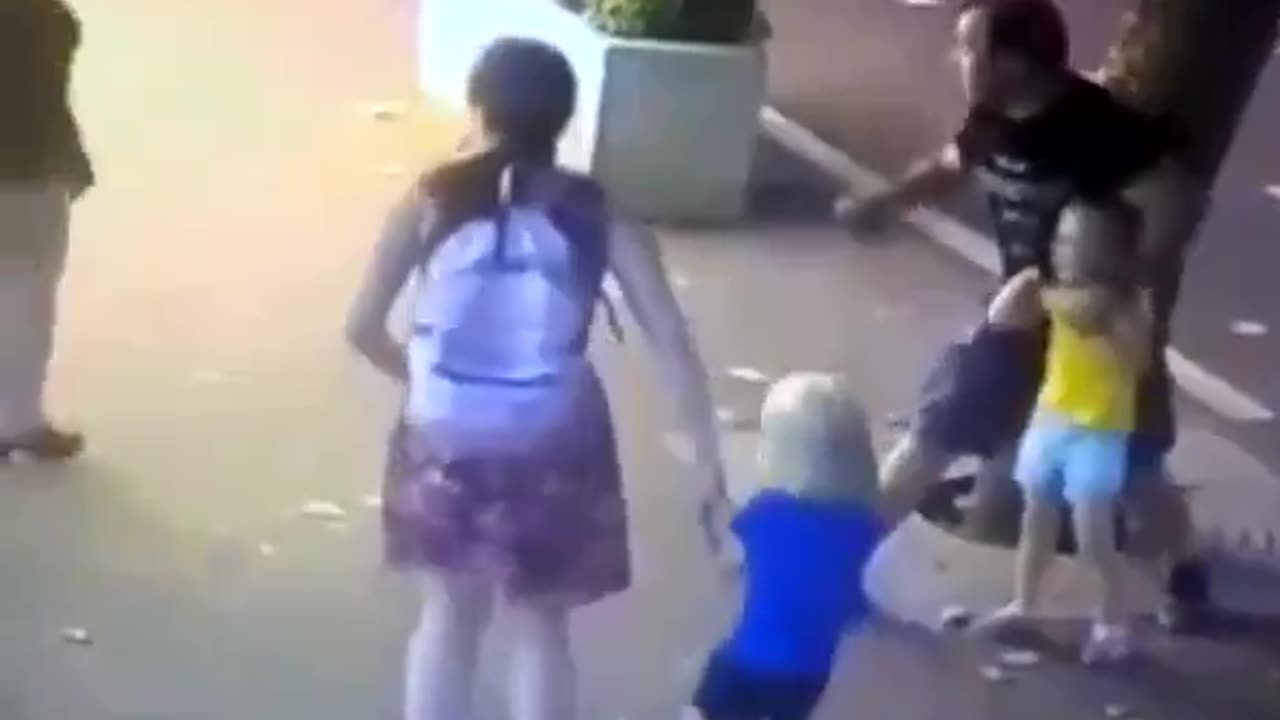 Sick women stabs kid then walks away