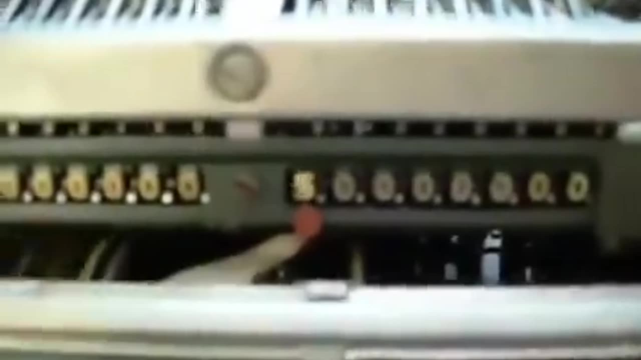 1950’s Mechanical Calculator Attempting To Divide Zero Would Send It Into An Endless Loop Since It Couldn’t Recognize Errors