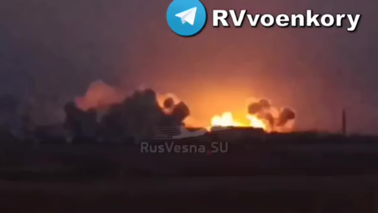 Russian soldiers observe the heavy bombardment of the city of Ugledar/Vuhledar before its capture