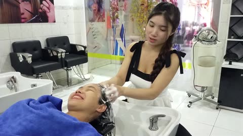 Her facial massage technique in the massage salon makes me very comfortable