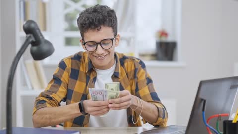 TIPS FINANCE - 5 Ways Rich People AVOID Paying Taxes
