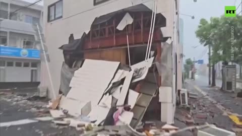 Typhoon Shanshan kills at least 3 in southern Japan.mp4