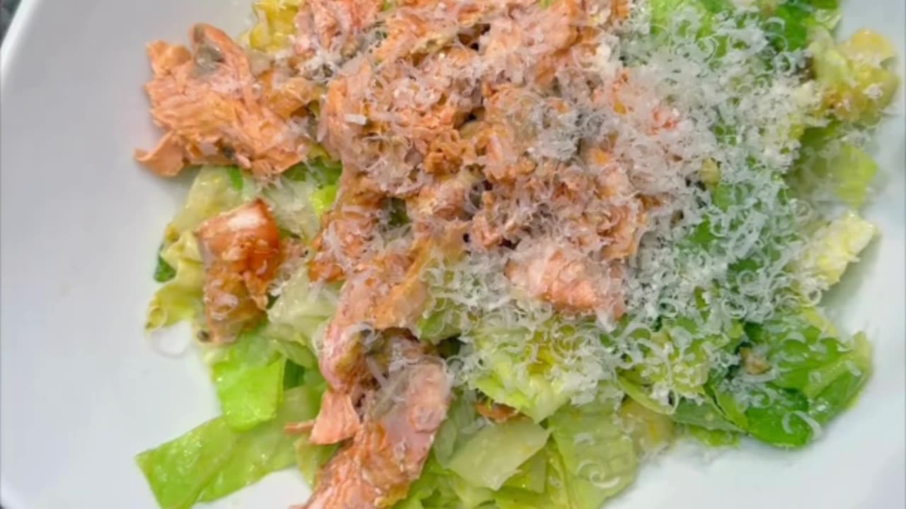 🥗 Ultimate Salmon Caesar Salad 🐟🍋 Easy & Delicious!