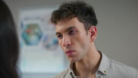 Yasmin recibe la mejor de las noticias mientras Tolga no se separa de su lado