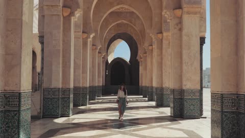 Music Video - DJ izz (Luxury Life)