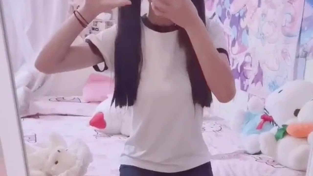 Little girl: A 14-year-old girl changing clothes online
