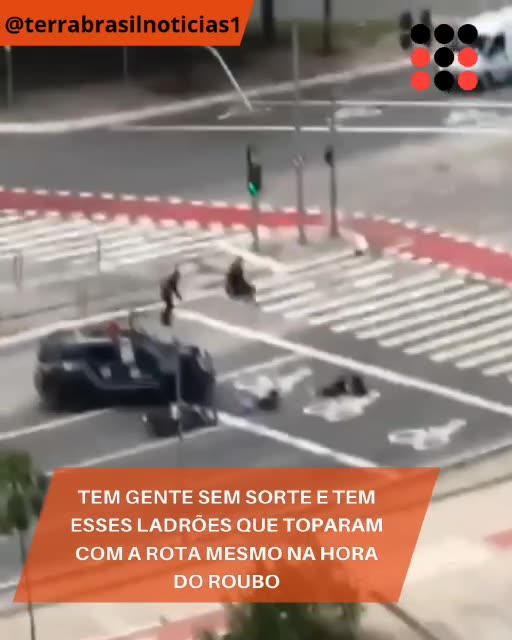 Tem gente sem sorte e tem esses ladrões que toparam com a rota mesmo na HORA do roubo