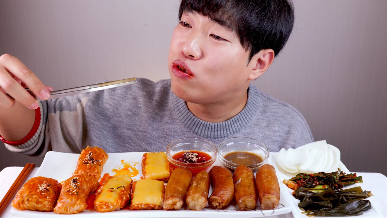 Yummy Korean Mukbang (ASMR) I ate daechang(beef intestine) and Fire noodles