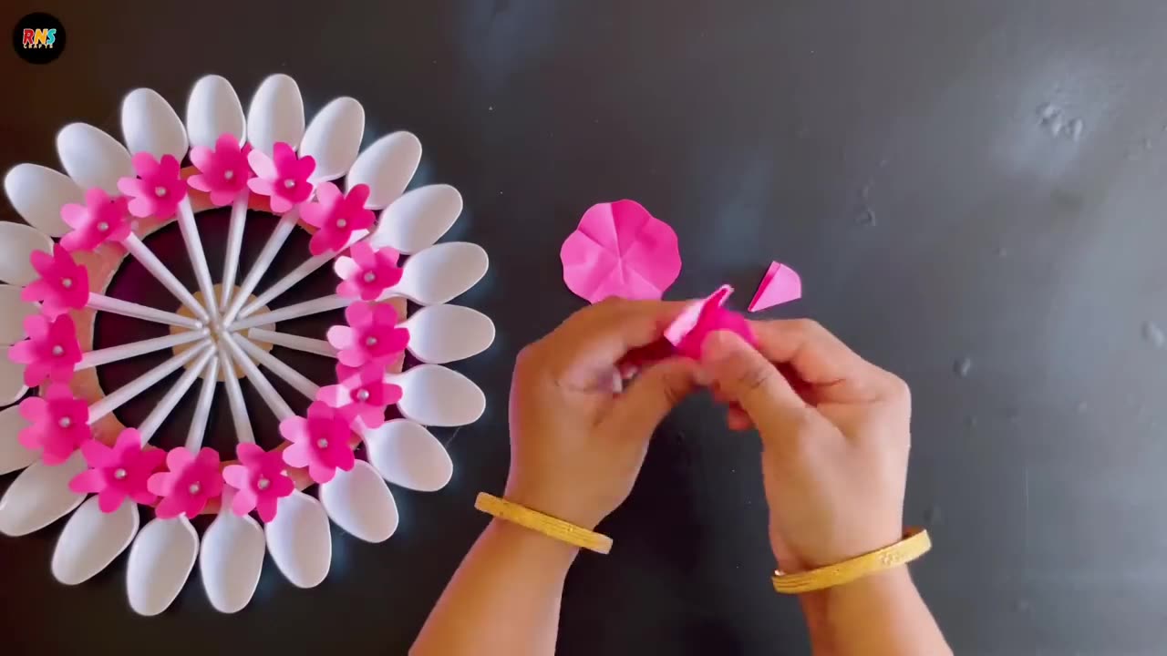 Beautiful Wall Hanging Craft Using Plastic Spoons / Paper Craft For Home Decoration / DIY Wall Decor