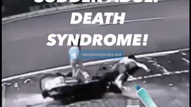 Man riding a scooter died suddenly with his daughter on the back (2022)