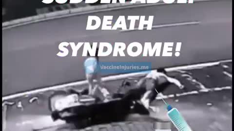 Man riding a scooter died suddenly with his daughter on the back (2022)
