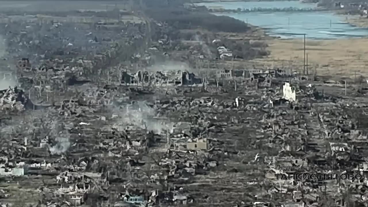 Combat in the city line, the advance of assault troops under the cover of tanks