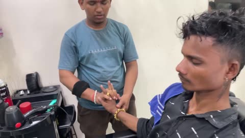 Master Cracker Experiencing Head Massage from a new barber _ Indian Massage