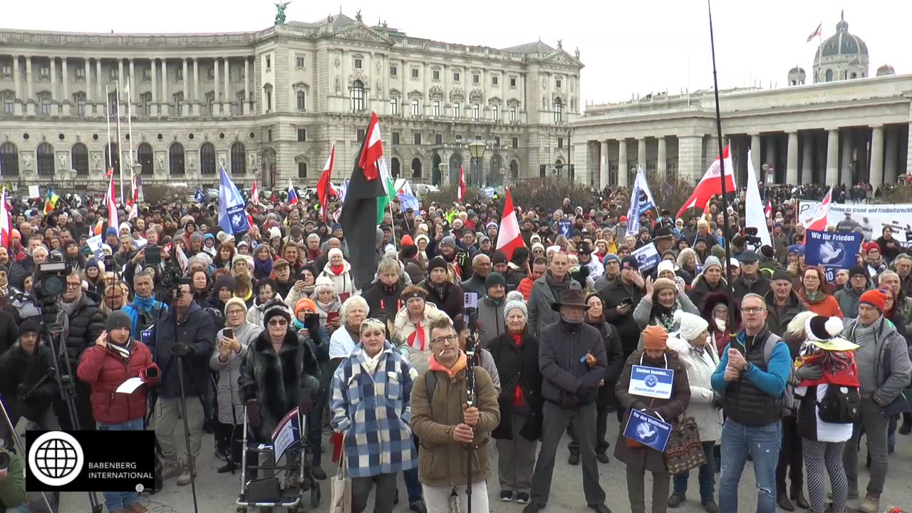 Tausende Österreicher am Heldenplatz am 30.11.2024 bei der friedensdemo