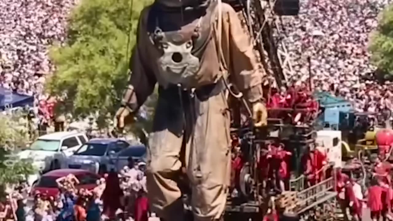 Unbelievably Large Puppets in Action