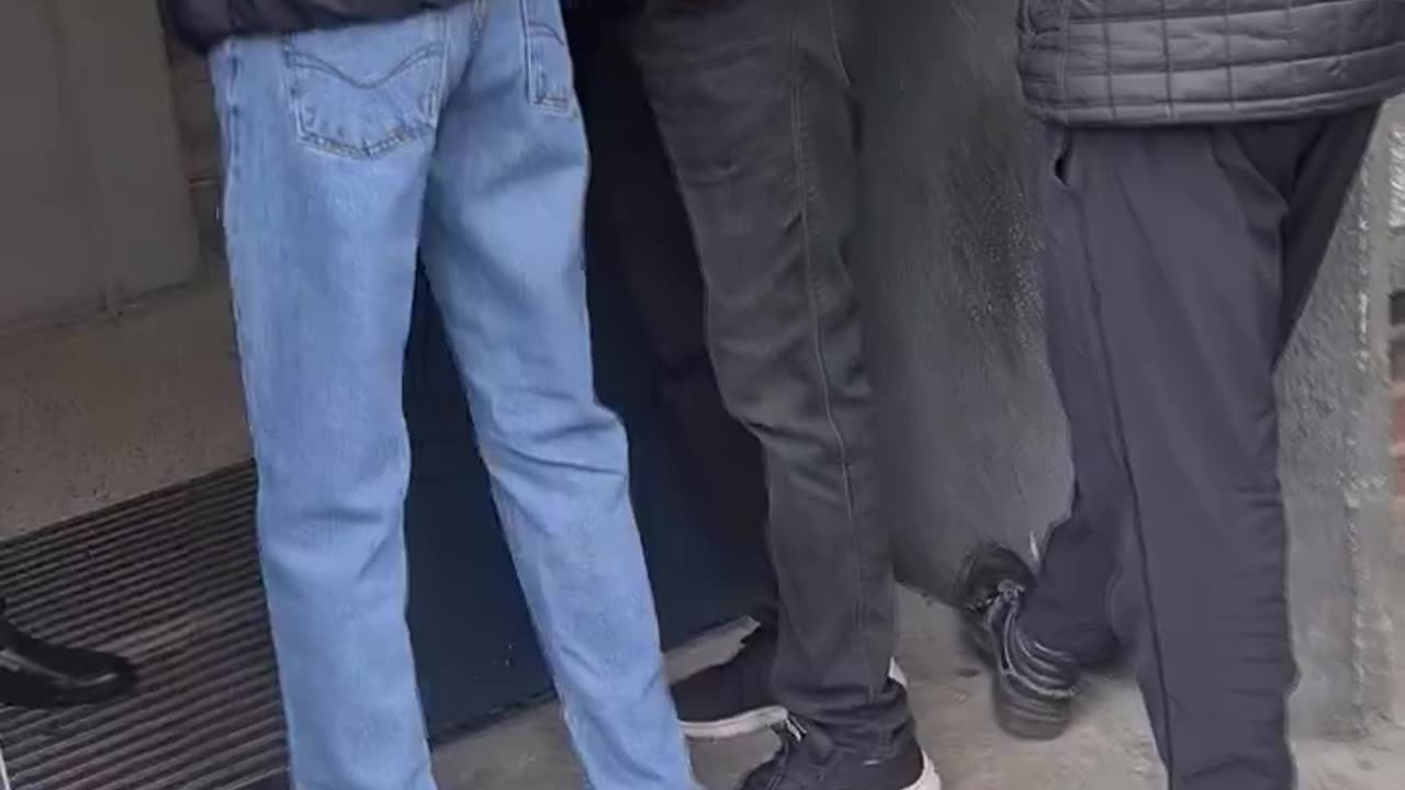 Ireland 📍🇮🇪 Where are all the Women and children?