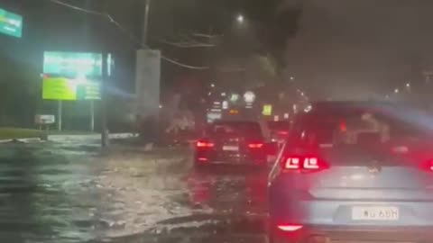 Cars trapped in extreme flooding on major Sydney thoroughfare