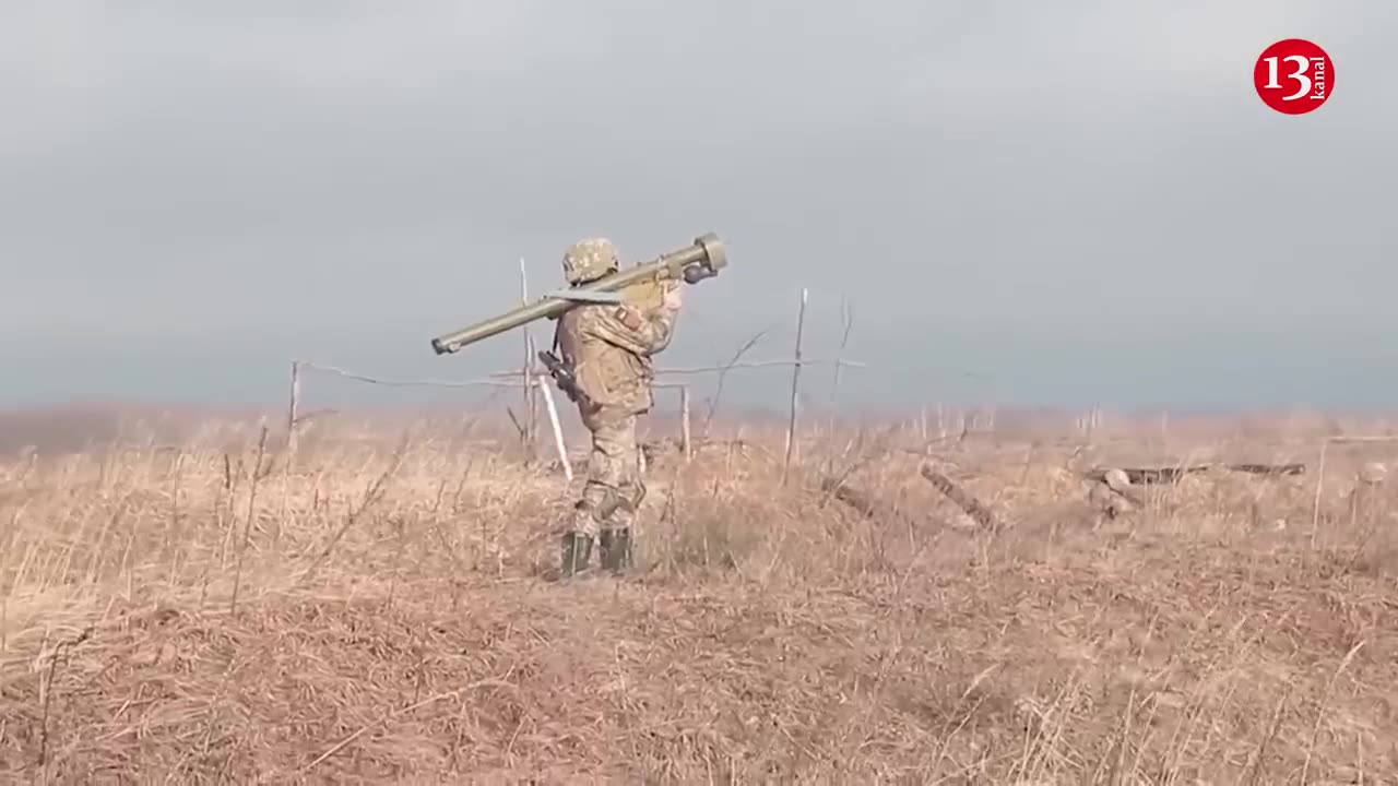 "18 insects, they’ll all disappear now” - Russians gathered in trench TARGETED by kamikaze drones