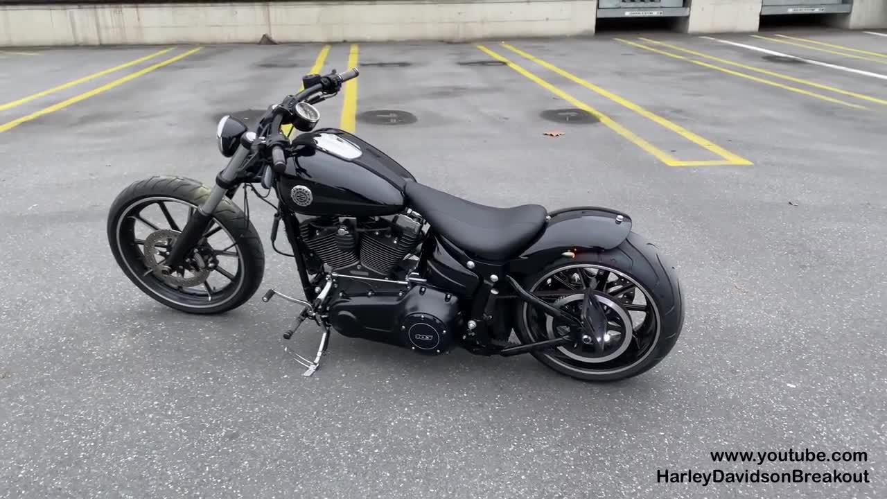 EXHAUST SOUND OF HARLEY-DAVIDSON BREAKOUT