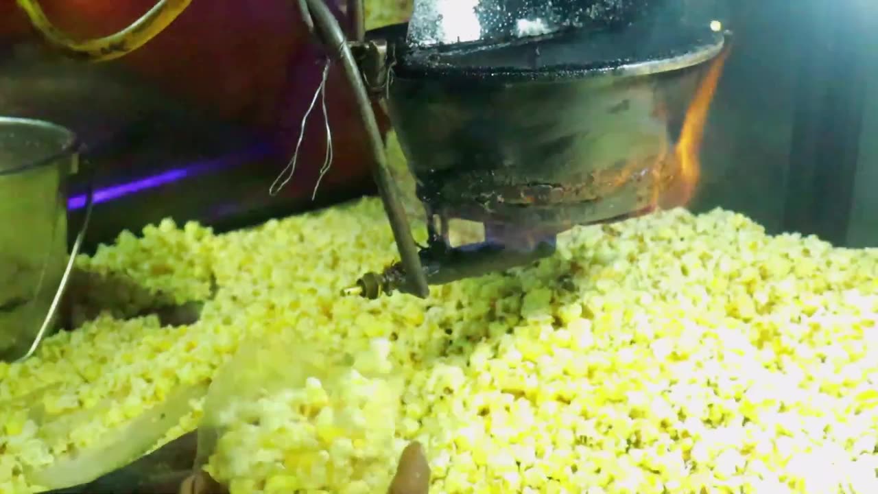 Amazing Popcorn Fry on Fire | Bangladeshi Street Food