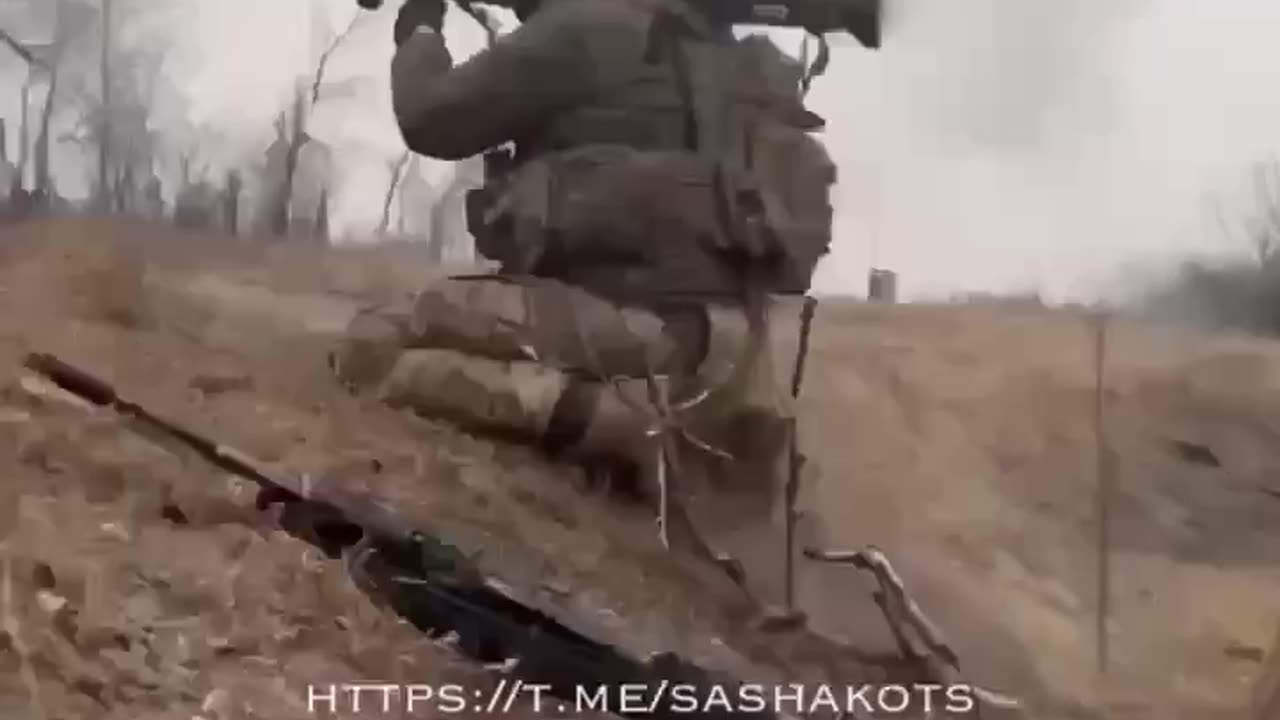 Soldiers of the Russian army return the AT4 [M136] grenade launcher to the AFU.