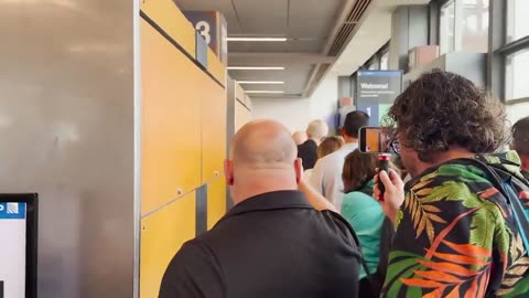 Alex Jones confronts Francis Collins at airport