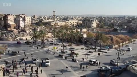 Syrian rebels extend shock offensive after capturing Aleppo | BBC News