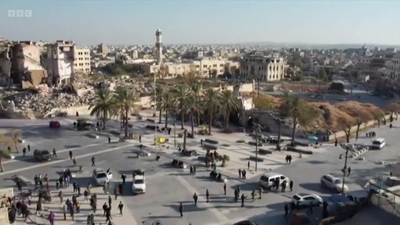 Syrian rebels extend shock offensive after capturing Aleppo | BBC News